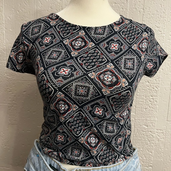 crop top - Picture 2 of 3